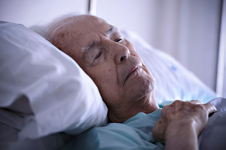 WEB-OLD-MAN-SLEEPING-HOSPITAL-Fresnel-Shutterstock_255216898