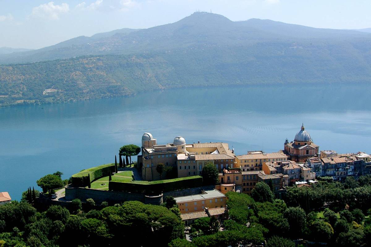 {"rendered":"Castel Gandolfo : \u00e0 quoi ressemble la r\u00e9sidence de vacances des papes ?"}