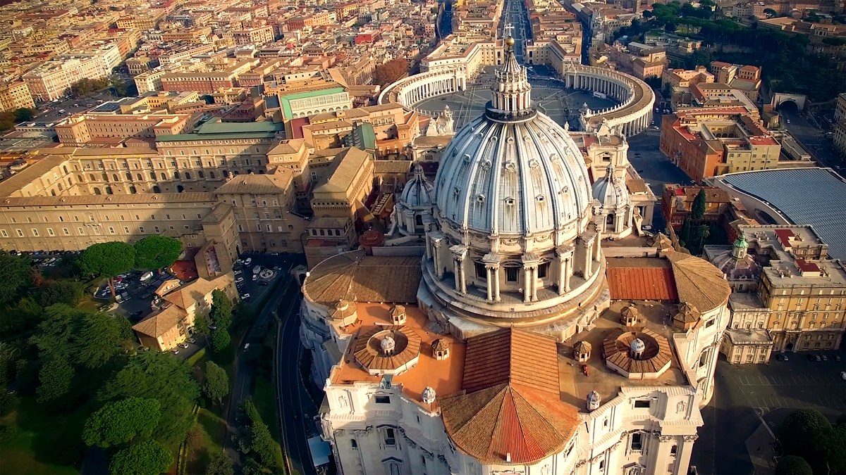 WEB ST PETERS BASILICA DETAIL INTERIOR AT004 Shutterstock 11