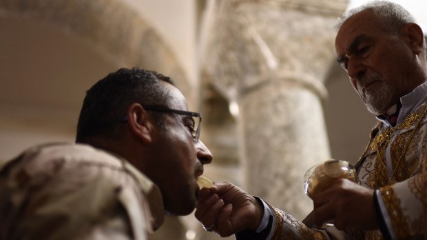 WEB3-PHOTO-OF-THE-DAY-MOSUL-EUCHARIST-SOLDIER-Christophe-Simon-AFP