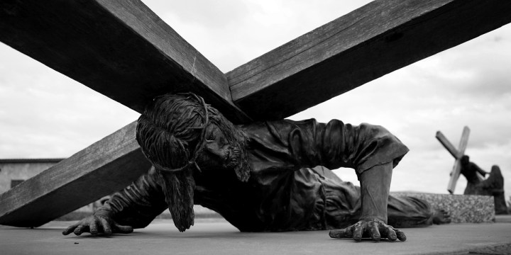 web3-statue-christ-falls-cross-passion-crucifixion-via-dolorosa-alex-weimer-cc