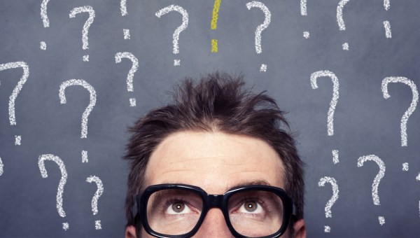 HOMME QUI RÉFLECHIT