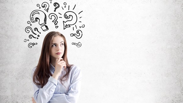 FEMME QUI SE POSE DES QUESTIONS