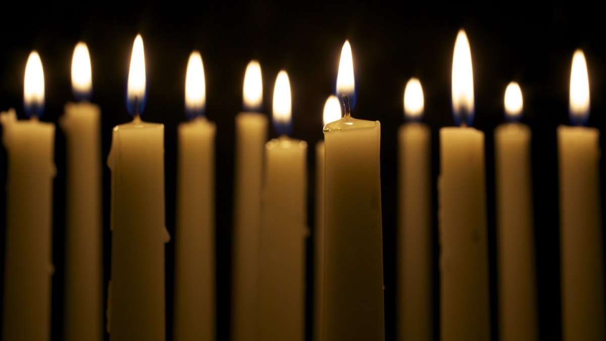 CIERGES A L'EGLISE