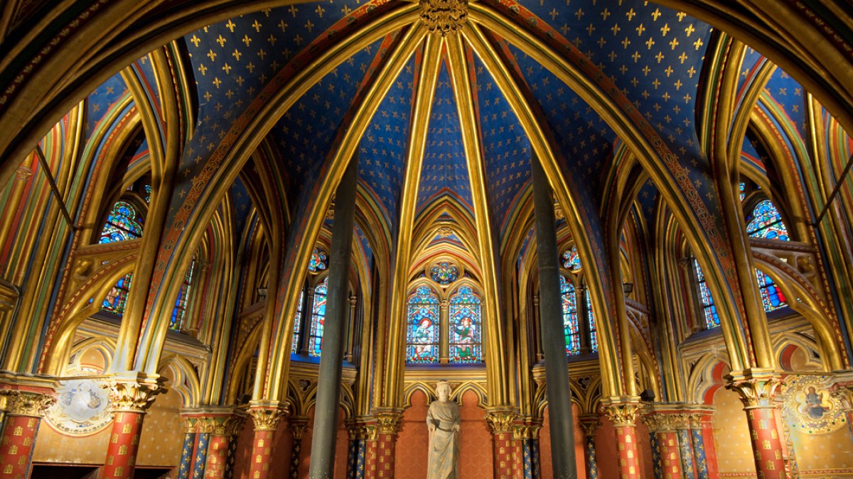 WEB-Interior-of-Sainte-Chapelle,-Paris,-france–©-javarman-shutterstock_83505715
