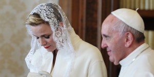 Qui sont les 7 femmes qui ont le droit de porter du blanc devant le Pape ?