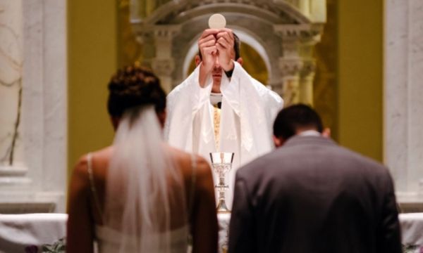 La complémentarité missionnaire du mariage et du sacerdoce