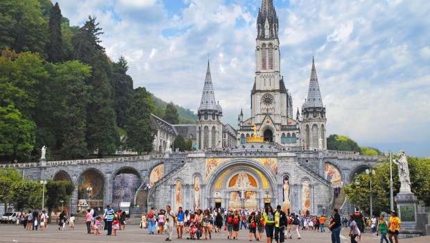 NOTRE DAME DE LOURDES