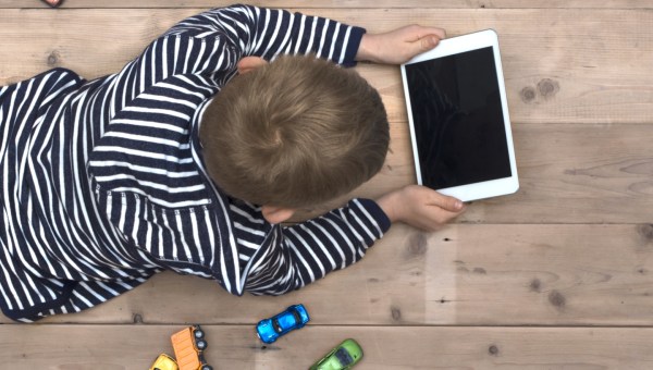 ENFANT ; TABLETTE