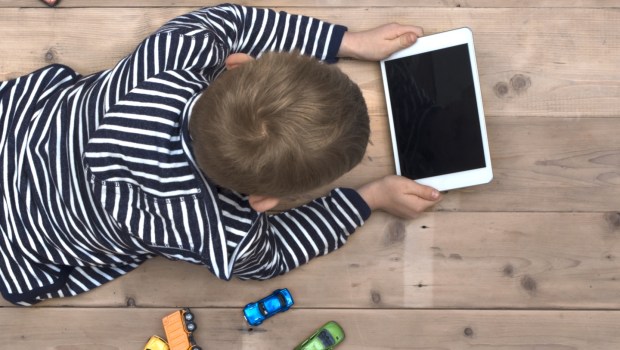 ENFANT ; TABLETTE