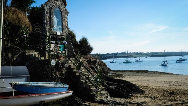 VIRGIN CHAPEL FRONT SEA