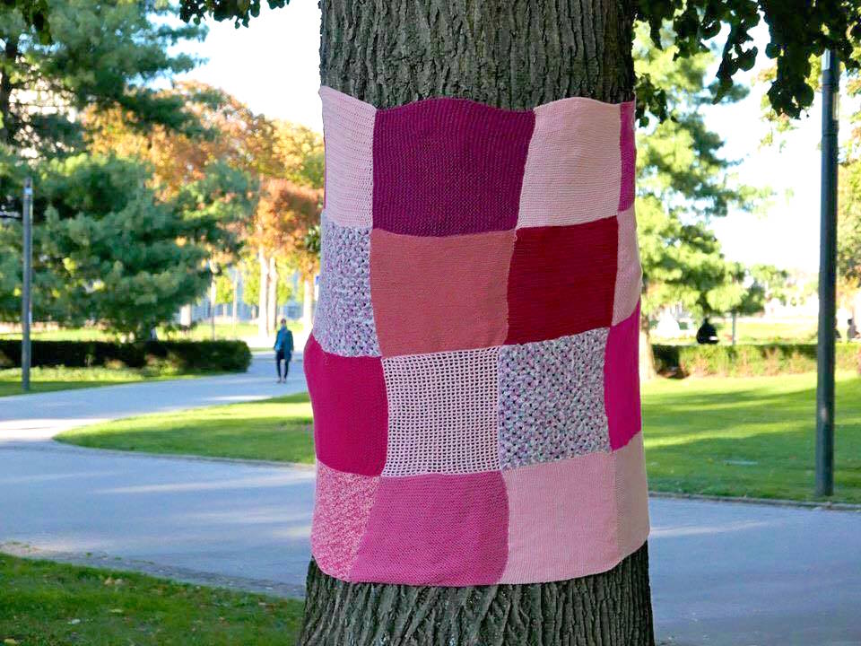 Ensemble pour elles, un gang de tricoteuses qui lutte contre le cancer du sein
