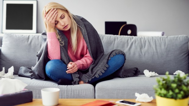 JEUNE FEMME MALADE