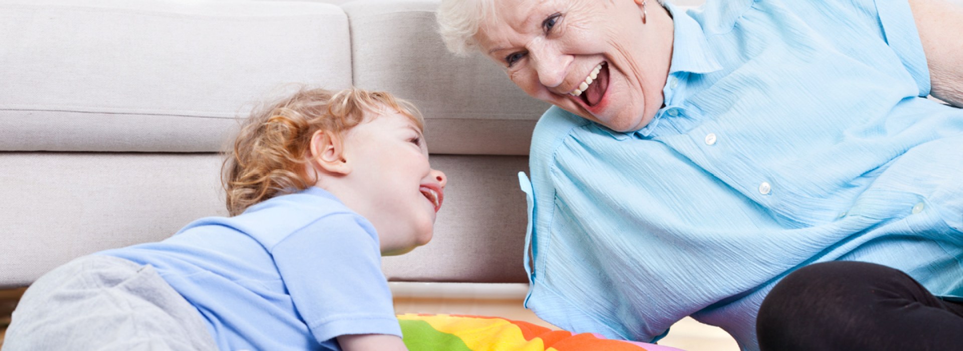 WEB3 GRANDMA BABY GRANDCHILD BABYSITTING GRANDMOTHER HOME FUN PLAY Shutterstock