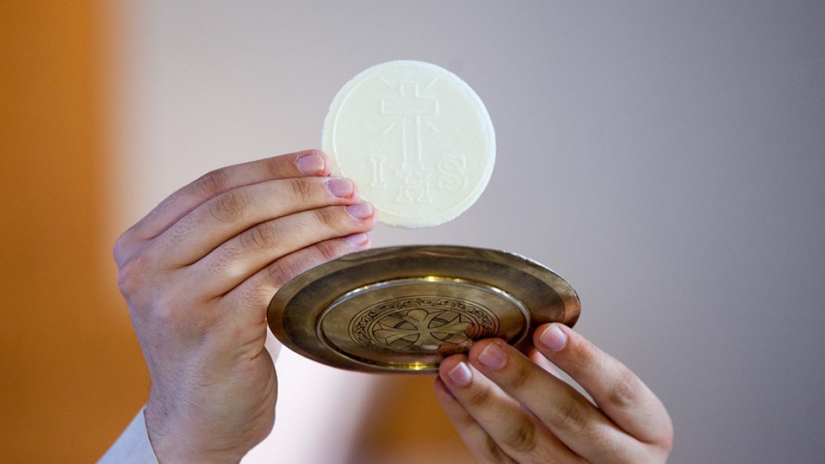 Hostie pozbawione glutenu są materią eucharystyczną nieważną [dokument watykański]