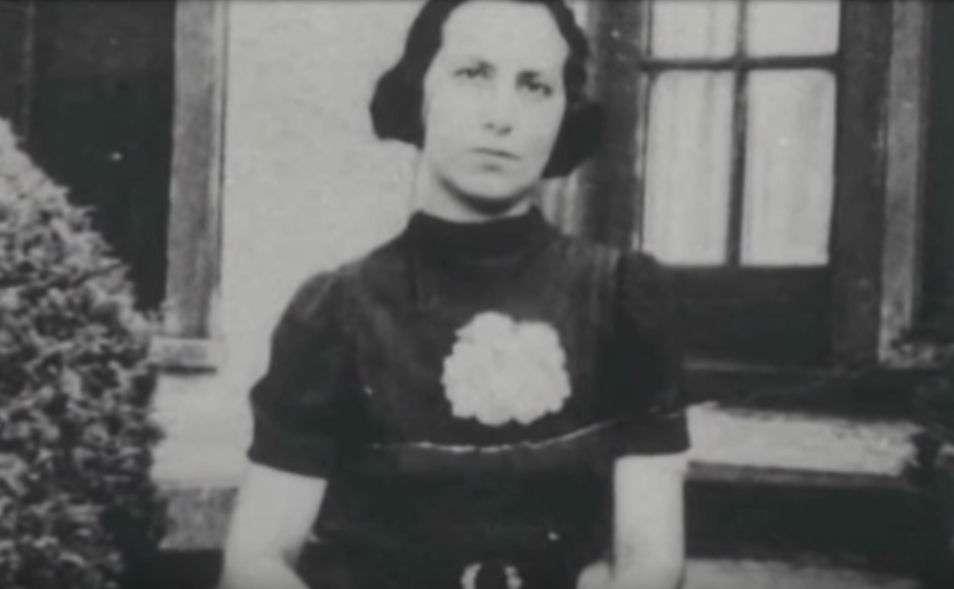 JULIA CROTTA
