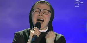 Sœur Cristina revisite une célèbre chanson de Céline Dion