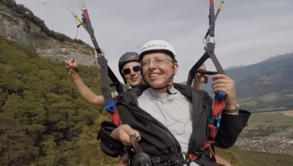 BISHOP PARAGLINDING