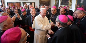 Comment le pape François choisit-t-il un évêque ?