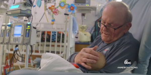 Depuis 12 ans, ce retraité fait bénévolement des câlins aux enfants prématurés