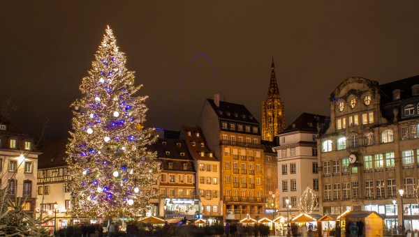 Strasbourg le Grand sapin de Noël place Kléber