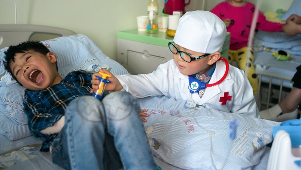 CHINA,CHILD,DOCTOR