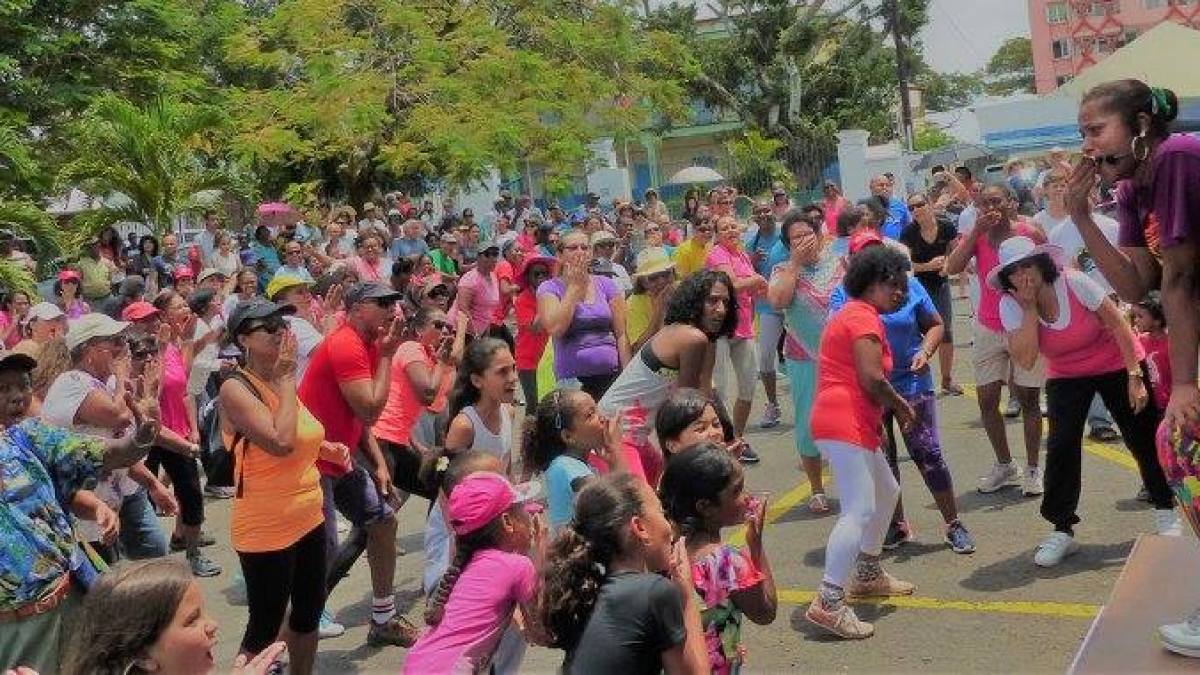 Plus de 500 catholiques se sont réunis à La Réunion pour un cours de catho-fitness.