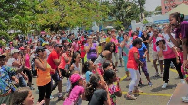 Plus de 500 catholiques se sont réunis à La Réunion pour un cours de catho-fitness.