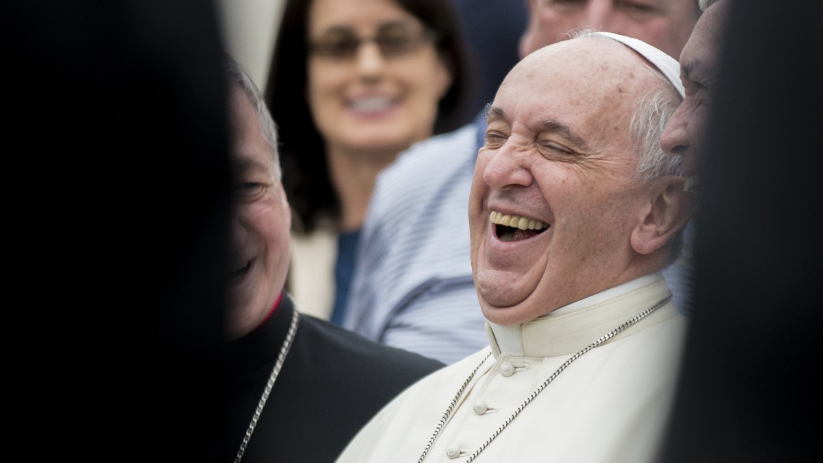 WEB-POPE-FRANCIS-LAUGHING-001-Antoine-Mekary
