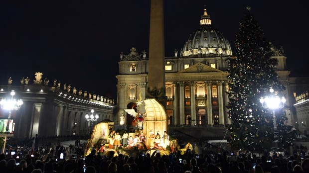 VATICAN CITY,ST PETERS SQUARE,CHRISTMAS