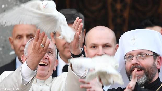 POPE FRANCIS,UKRAINE,DOVES