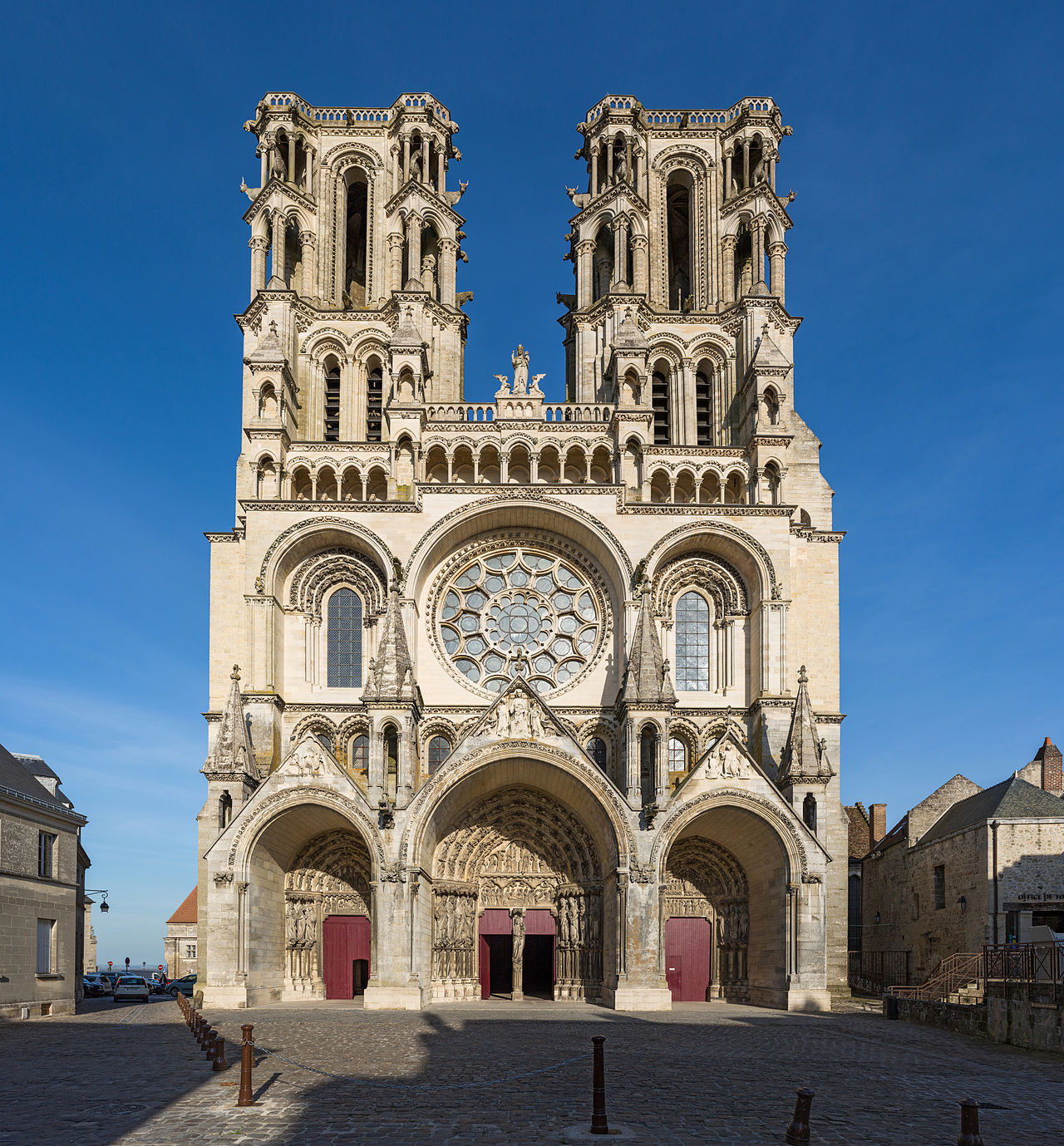 Laon_Cathedral_West_Front,_Picardy,_France_-_Diliff