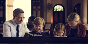 Des astuces simples pour transmettre la foi à ses enfants