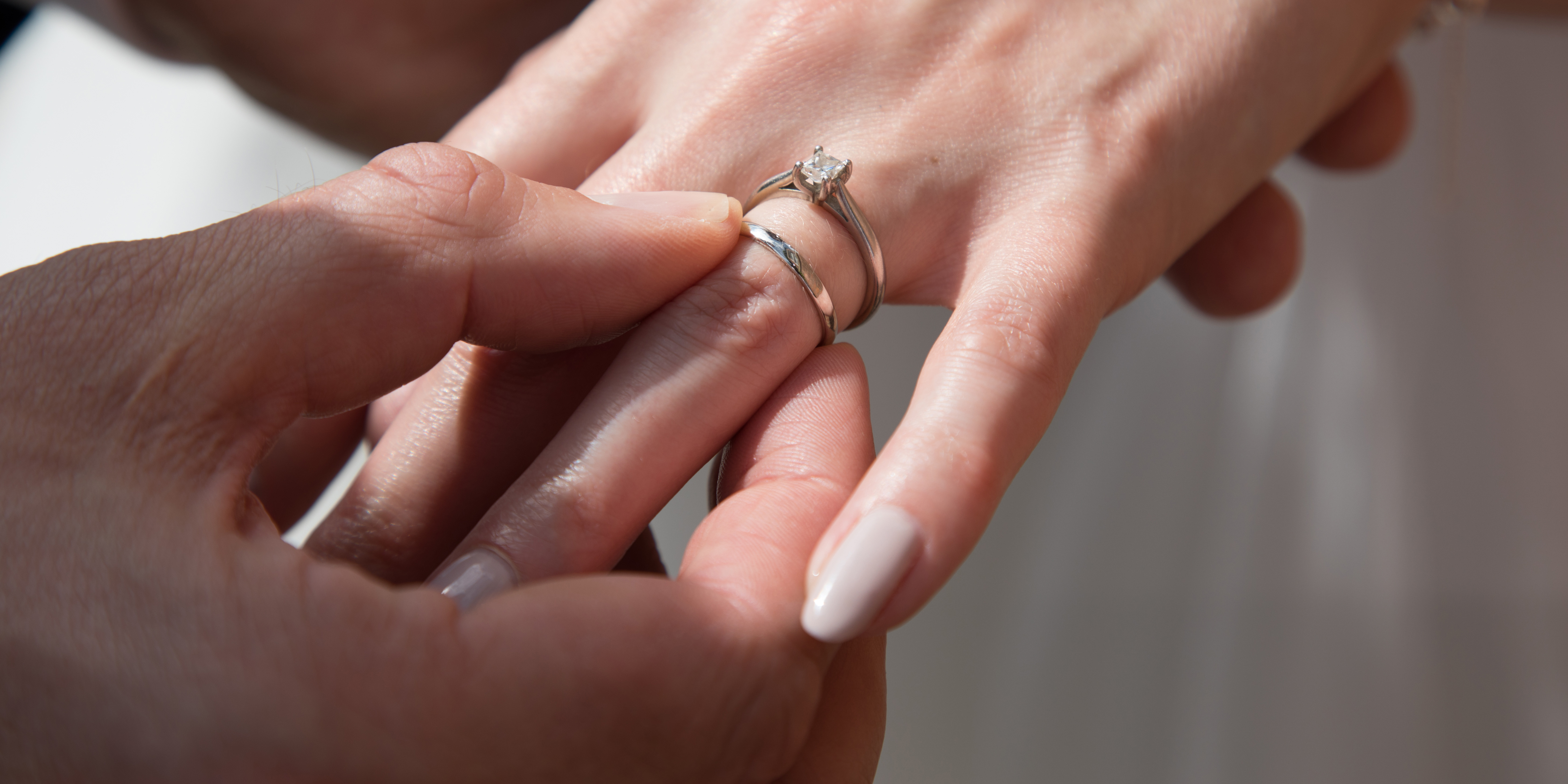 HANDS RINGS