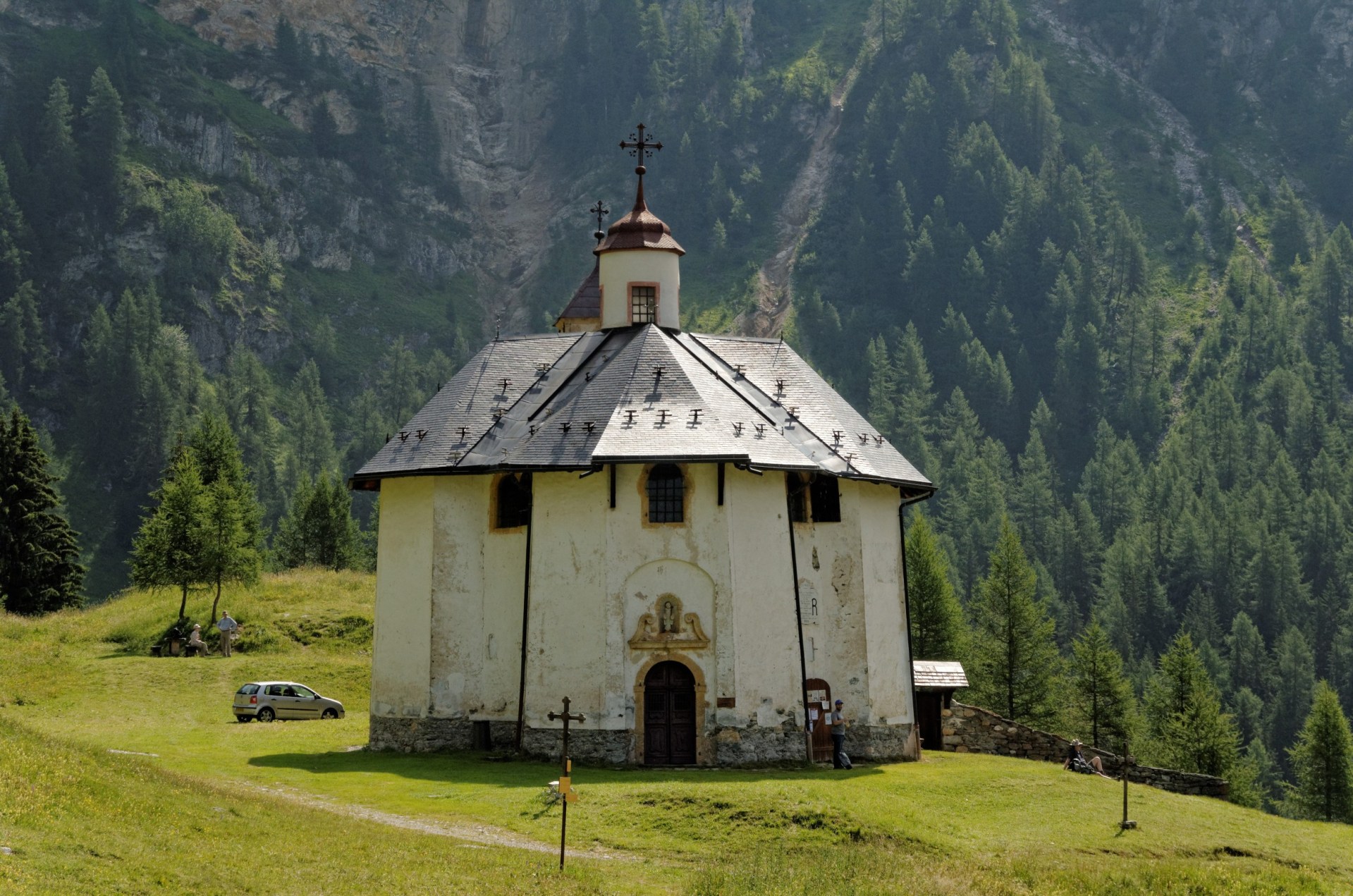 Sanctuaire_de_Notre-Dame_des_Vernettes,_face_Ouest