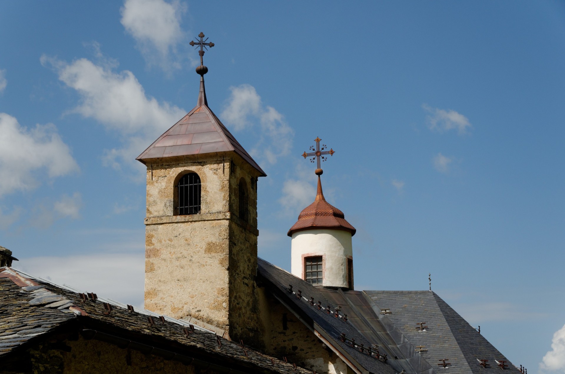Sanctuaire_de_Notre-Dame_des_Vernettes,_le_toit