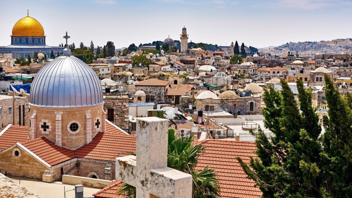 web-jerusalem-view-roof-de-kyrylo-glivin-i-shutterstock1-e1670598901524.jpg