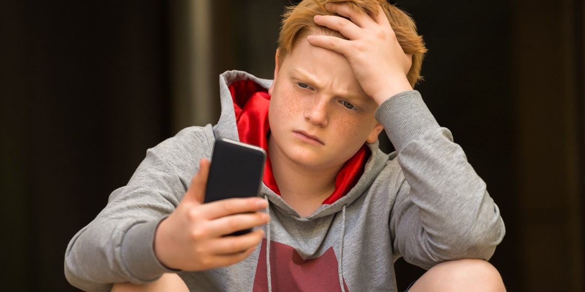 SAD,TEEN,BOY,PHONE