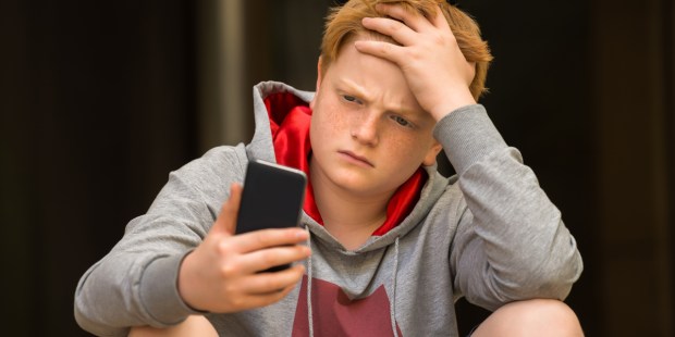 SAD,TEEN,BOY,PHONE