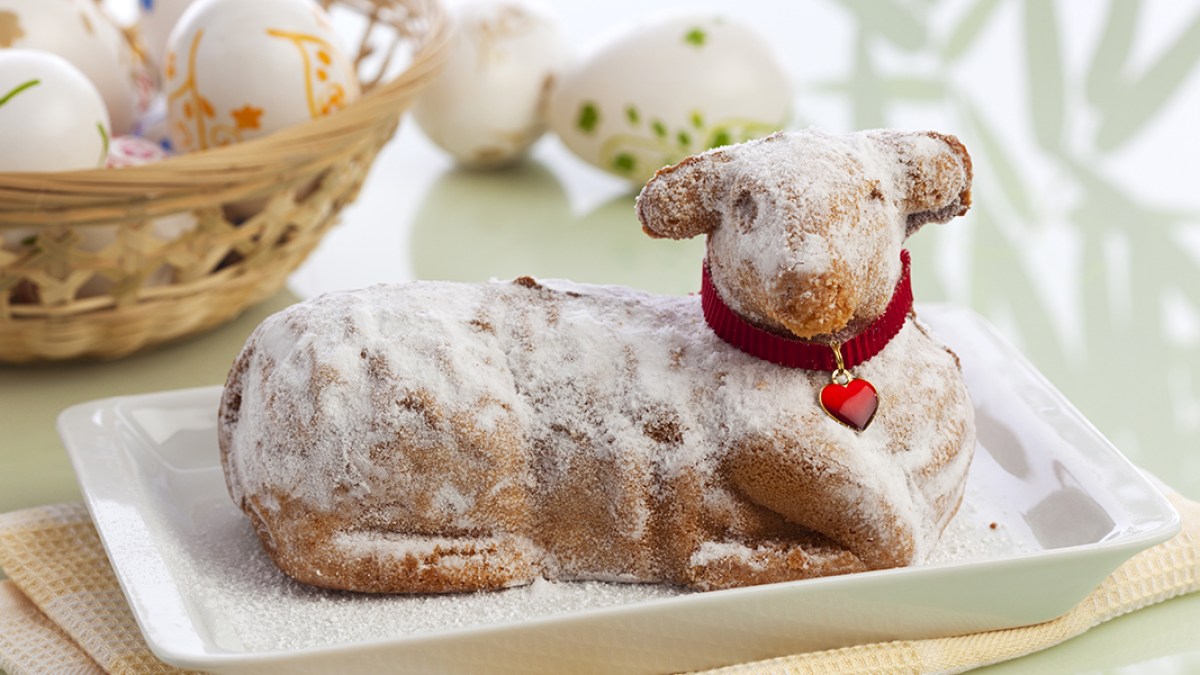 EASTER LAMB CAKE