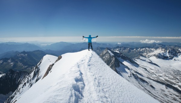 WOMAN MOUNTAIN