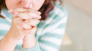 WOMAN,PRAYING