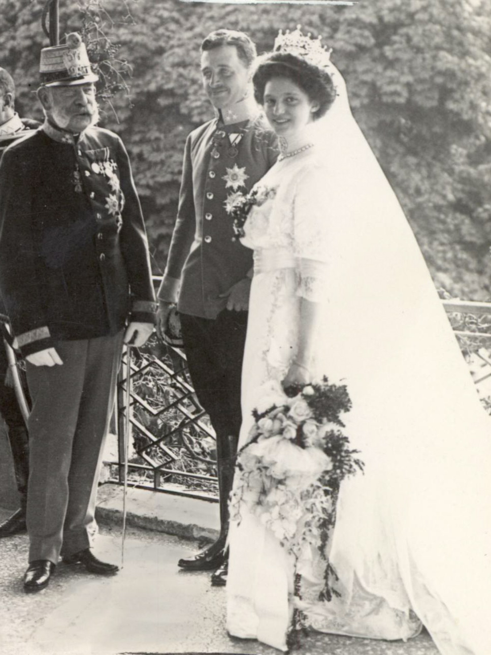 Hochzeit_Erzh_Karl_und_Zita_Schwarzau_1911bb