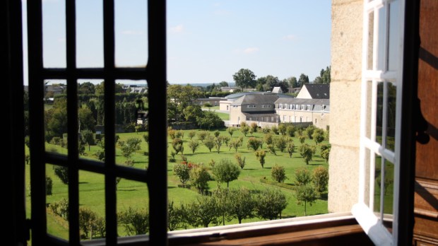 web-france-evron-abbey-garden-abbaye-devron