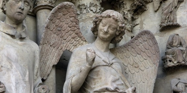N'oublions pas nos chers anges-gardiens ! Web-smile-angel-statue-reims-cathedral-pixabay