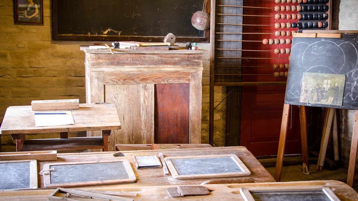 ANTIQUE CLASSROOM