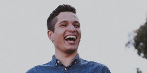 Et si l’autodérision conduisait à la mission