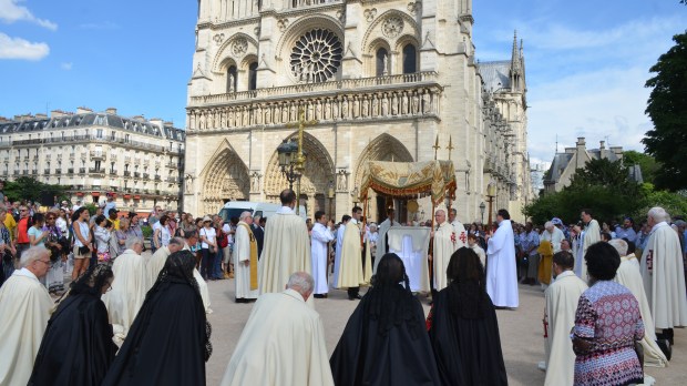 2018_06_03_POURNY_Michel_Procession_Parvis_N-D_(38)