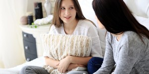 Comment bien accompagner sa fille à la puberté ?