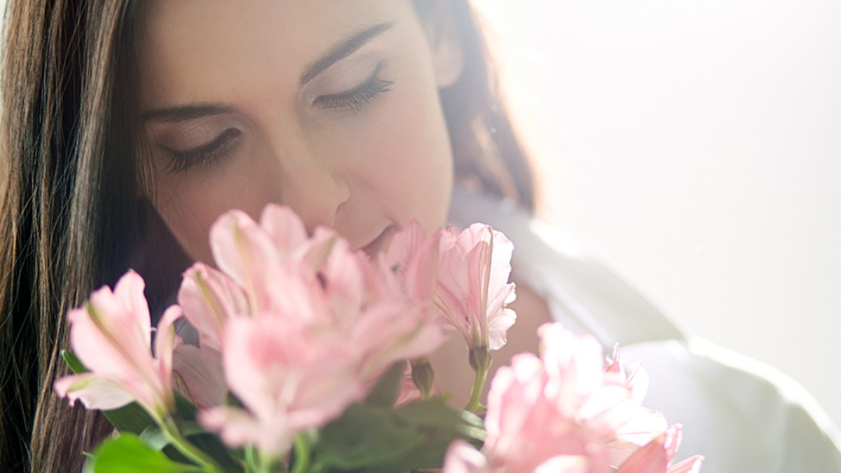 WOMAN WITH FLOWERS